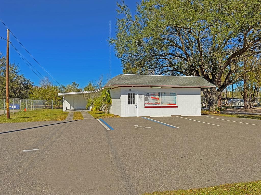 105 E LANCASTER ROAD