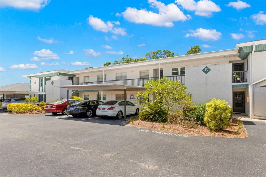 7640 92ND STREET UNIT 204E SEMINOLE, FL 33777