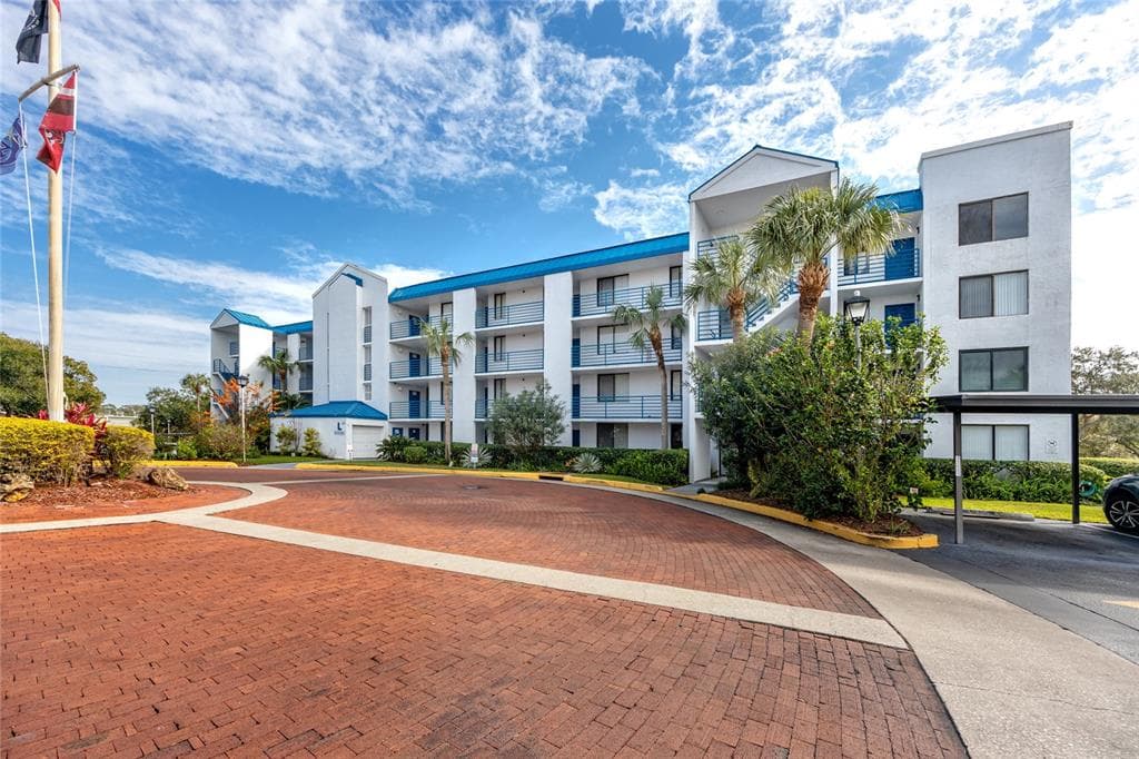 2424 W TAMPA BAY BOULEVARD UNIT L306 TAMPA, FL 33607