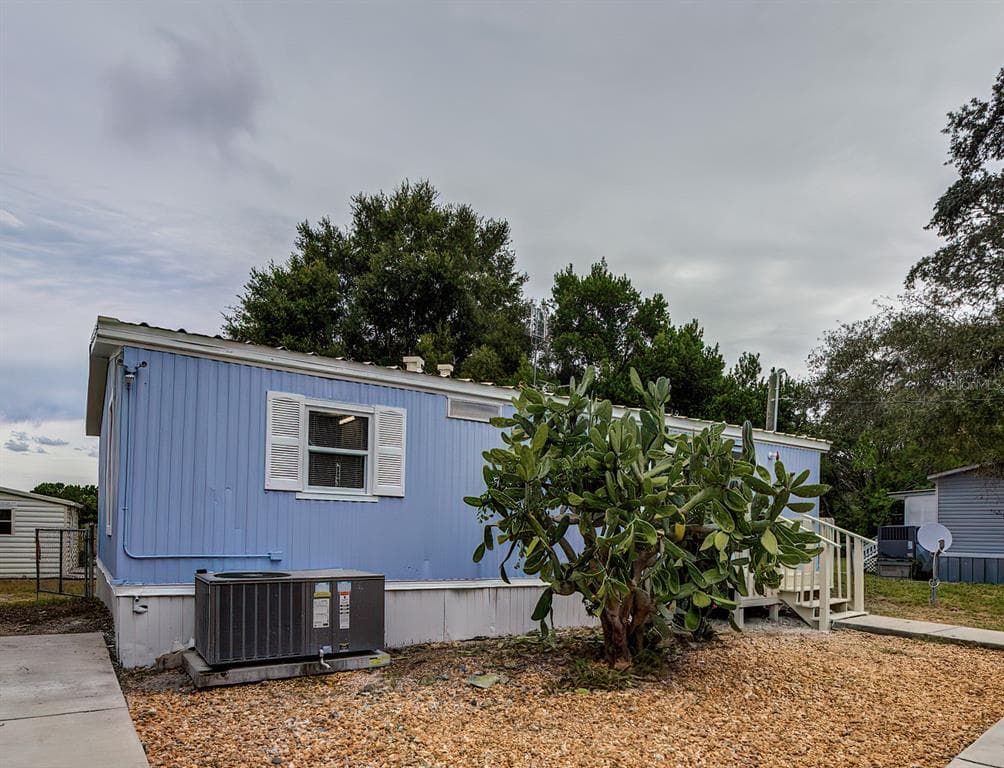 8231 NORMANDY DRIVE WEEKI WACHEE, FL 34613