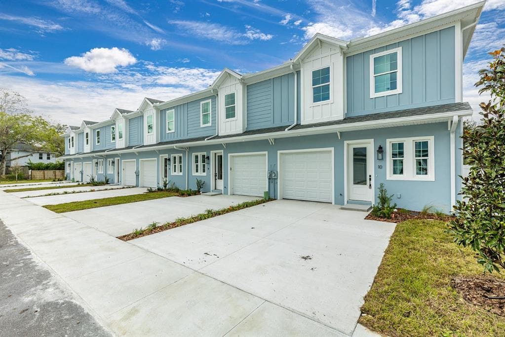 3722 W MANGO AVENUE UNIT 9 TAMPA, FL 33611