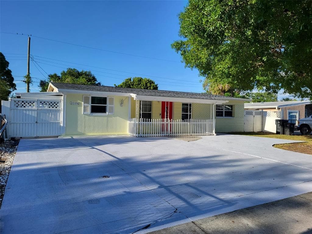 5506 GOLDEN DRIVE TAMPA, FL 33634