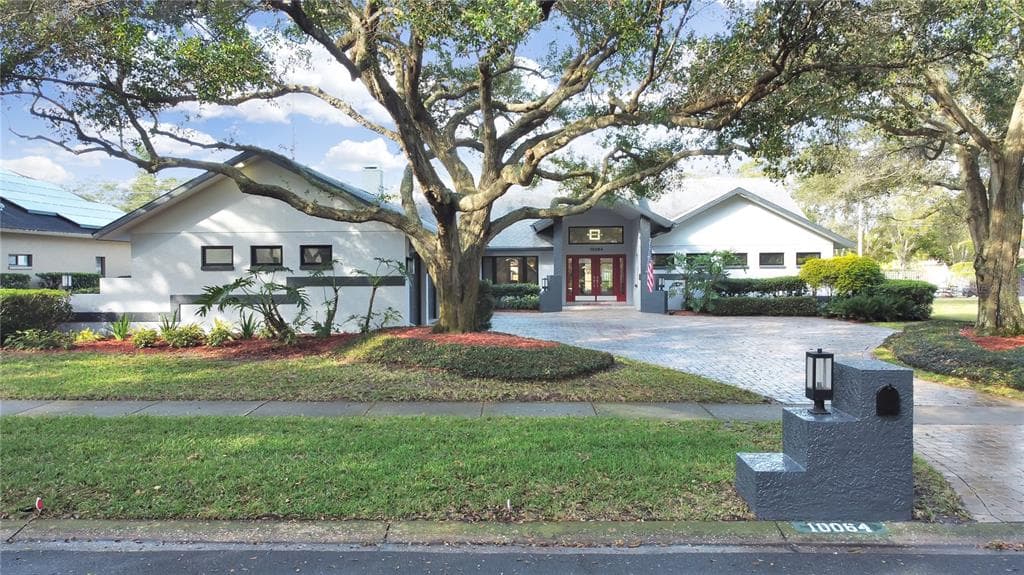 10064 OAKS LANE SEMINOLE, FL 33772