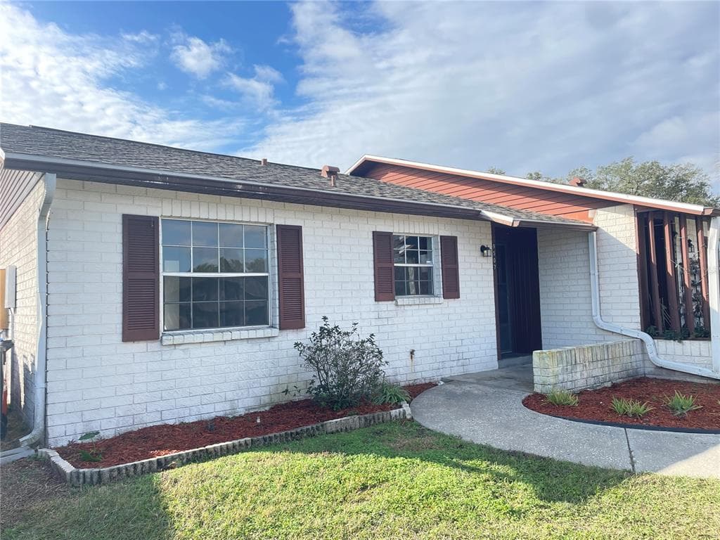 9507 FIELDVIEW CIRCLE THONOTOSASSA, FL 33592