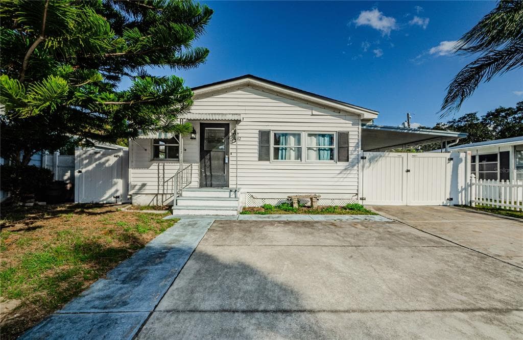 2022 ORANGE DRIVE HOLIDAY, FL 34691