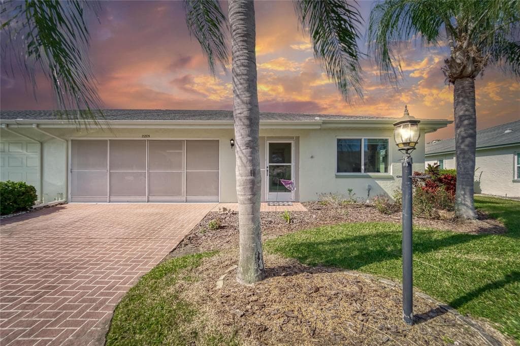 2205 HARTLEBURY WAY UNIT 404 SUN CITY CENTER, FL 33573