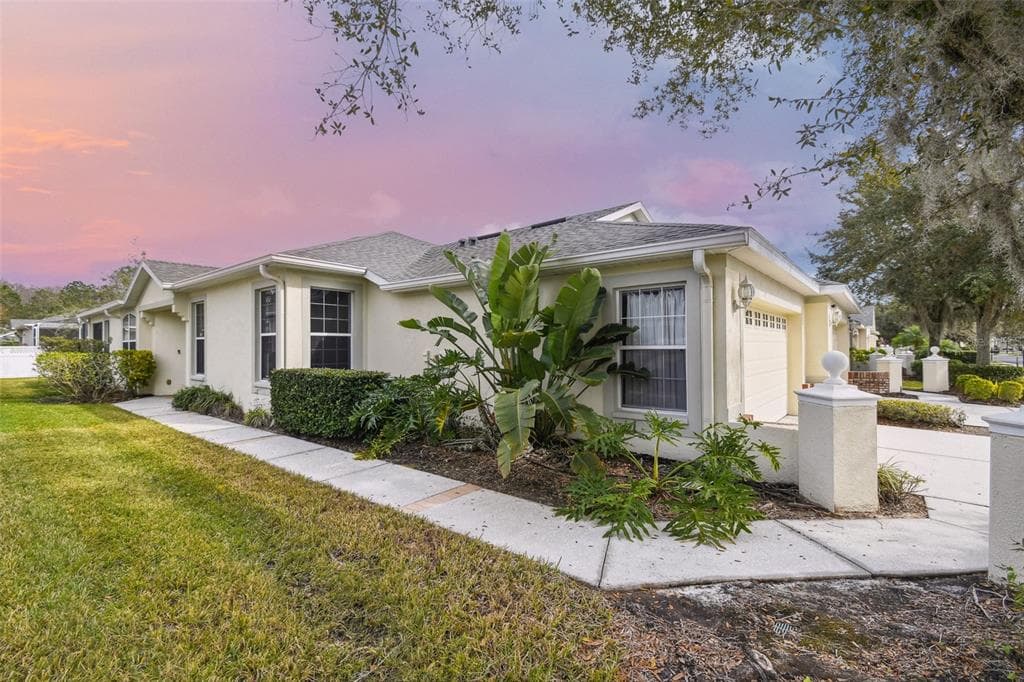 3323 CHAPEL CREEK CIRCLE WESLEY CHAPEL, FL 33544