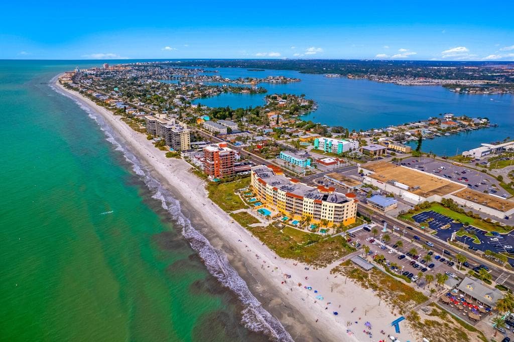 15208 GULF BOULEVARD UNIT 204 MADEIRA BEACH, FL 33708