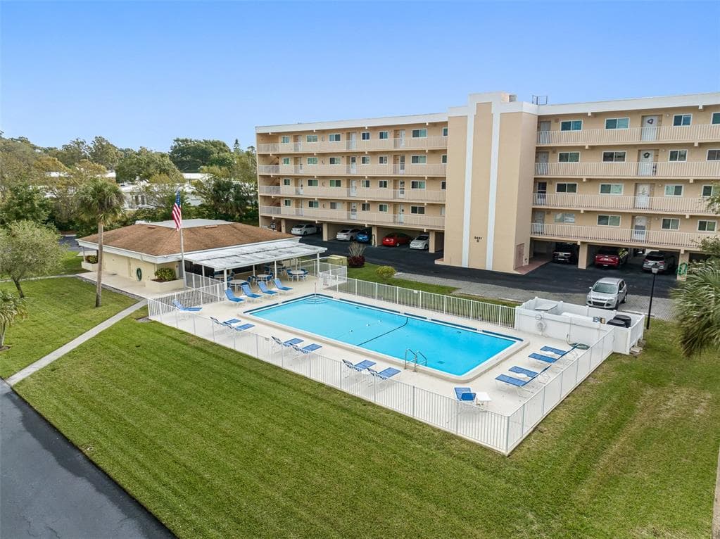 9490 HARBOR GREENS WAY UNIT 502 SEMINOLE, FL 33776