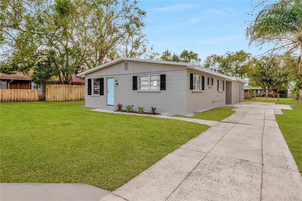 218 N CHESTNUT ROAD LAKELAND, FL 33815