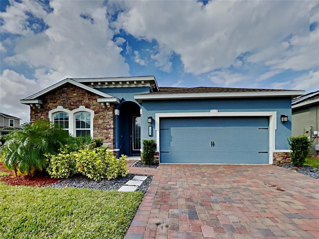 556 SEATTLE SLEW DRIVE DAVENPORT, FL 33837