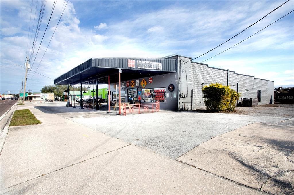 702 S COLLINS STREET PLANT CITY, FL 33563
