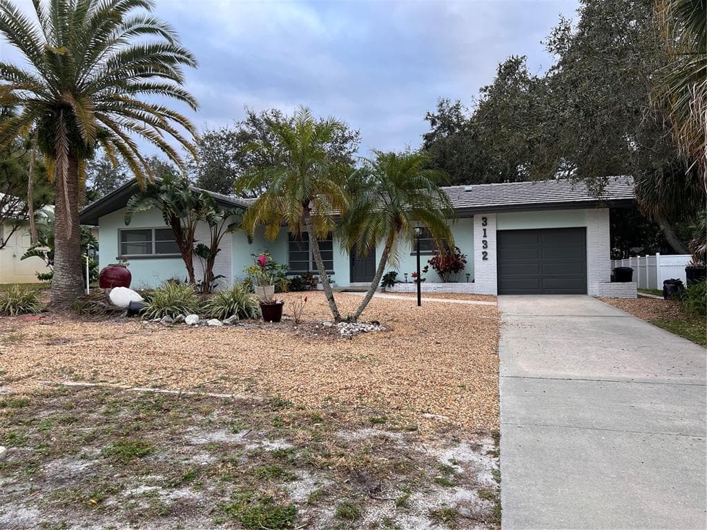 3132 RENATTA DRIVE BELLEAIR BLUFFS, FL 33770