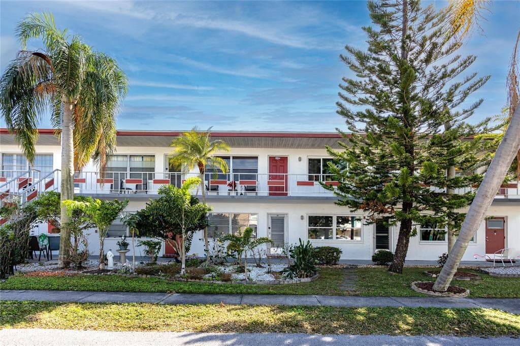 1900 58TH AVENUE N UNIT 24 ST PETERSBURG, FL 33714