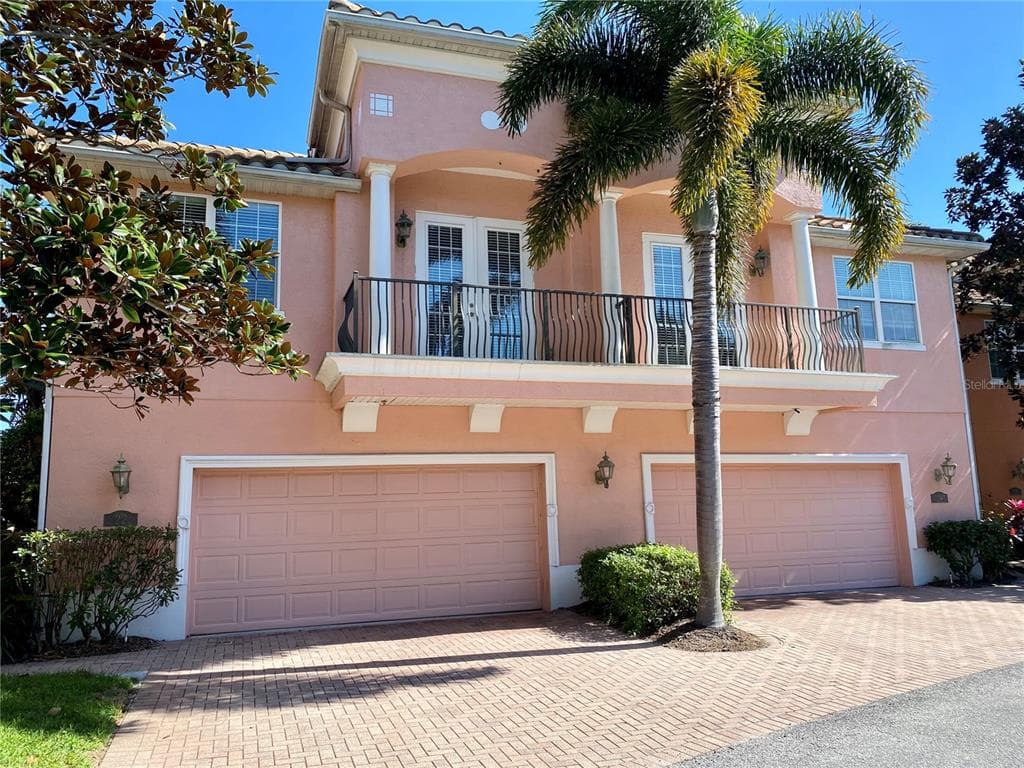 22 MANGROVE POINT ST PETERSBURG, FL 33705