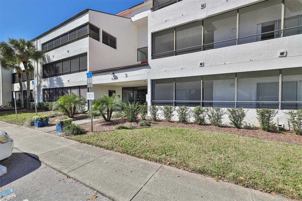 2583 COUNTRYSIDE BOULEVARD UNIT 311 CLEARWATER, FL 33761