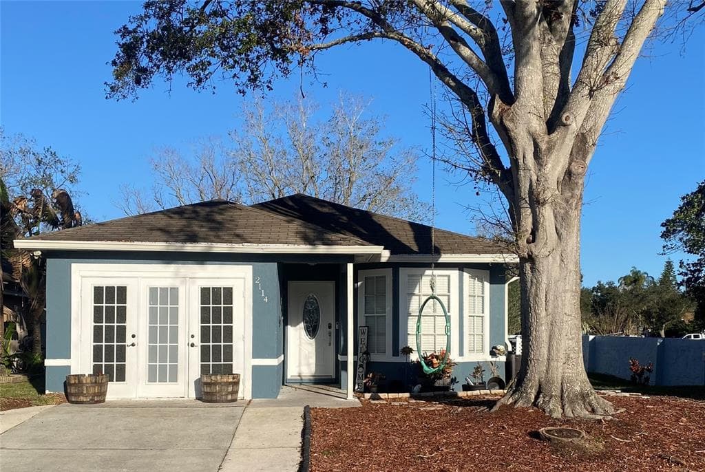 2114 WINDWARD PASS LAKELAND, FL 33813