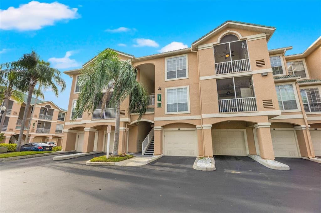 1304 BAY CLUB CIRCLE UNIT 1304 TAMPA, FL 33607