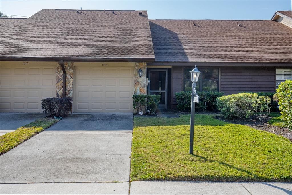 9824 LAKE SEMINOLE DRIVE W LARGO, FL 33773