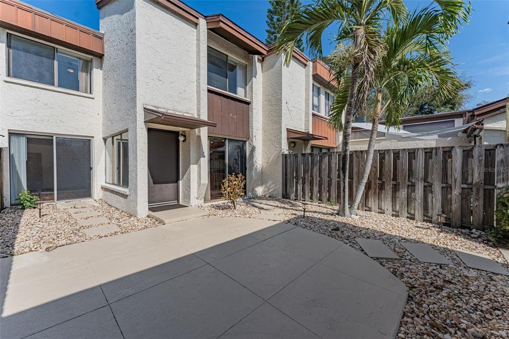 1881 N HERCULES AVENUE UNIT 1204 CLEARWATER, FL 33765