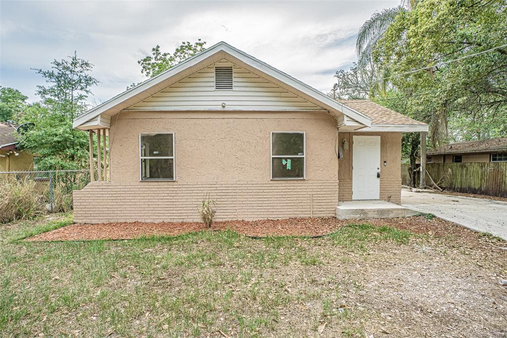10016 N JASMINE AVENUE TAMPA, FL 33612