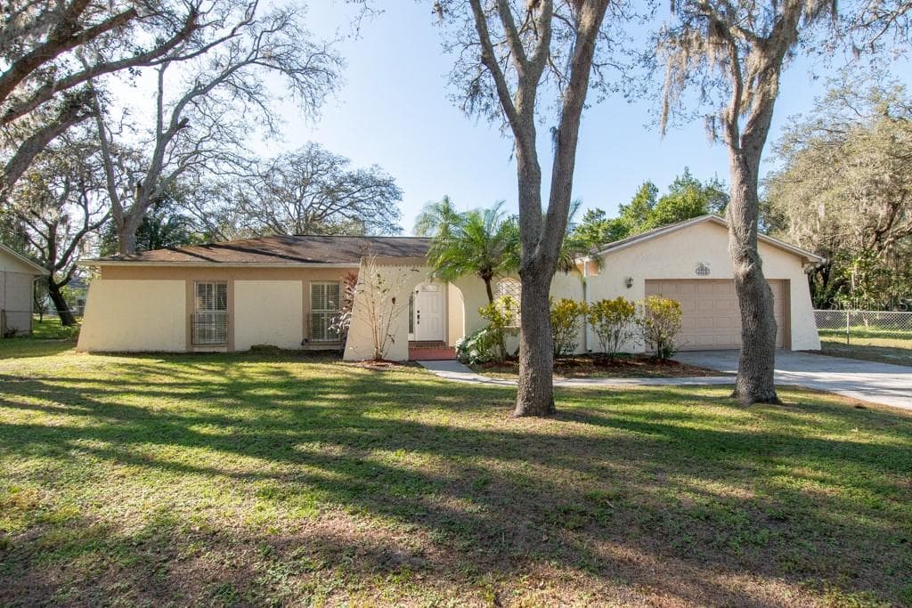 11710 SYCAMORE PLACE TAMPA, FL 33617