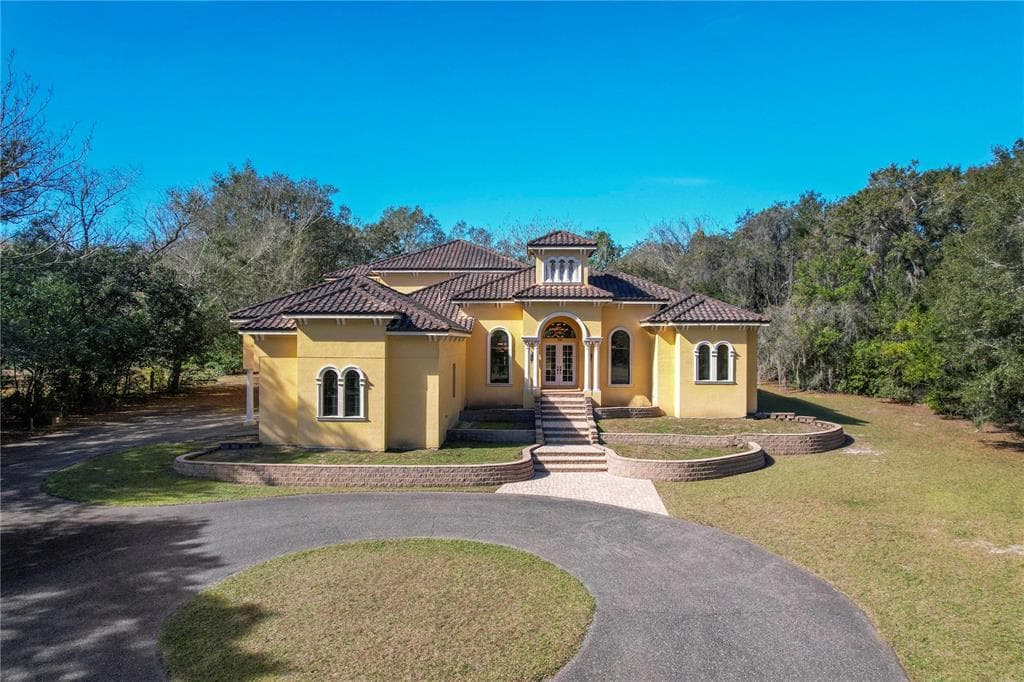 704 S MULRENNAN ROAD VALRICO, FL 33594