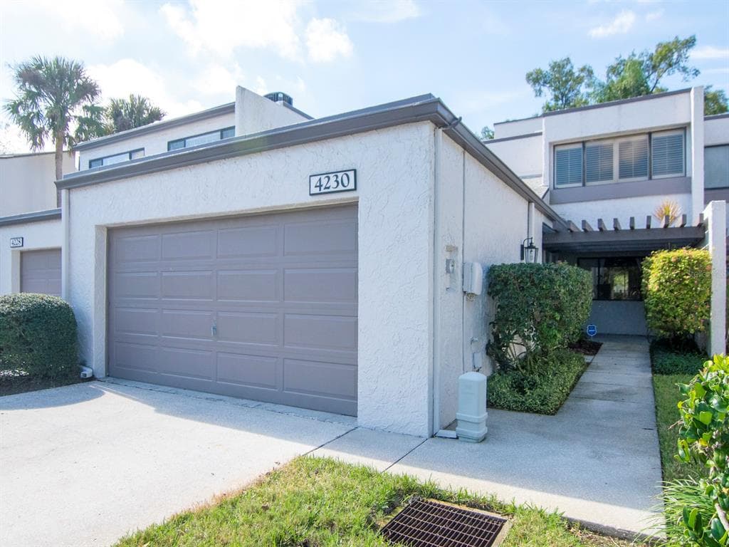 4230 FAIRWAY CIRCLE UNIT 0000 TAMPA, FL 33618