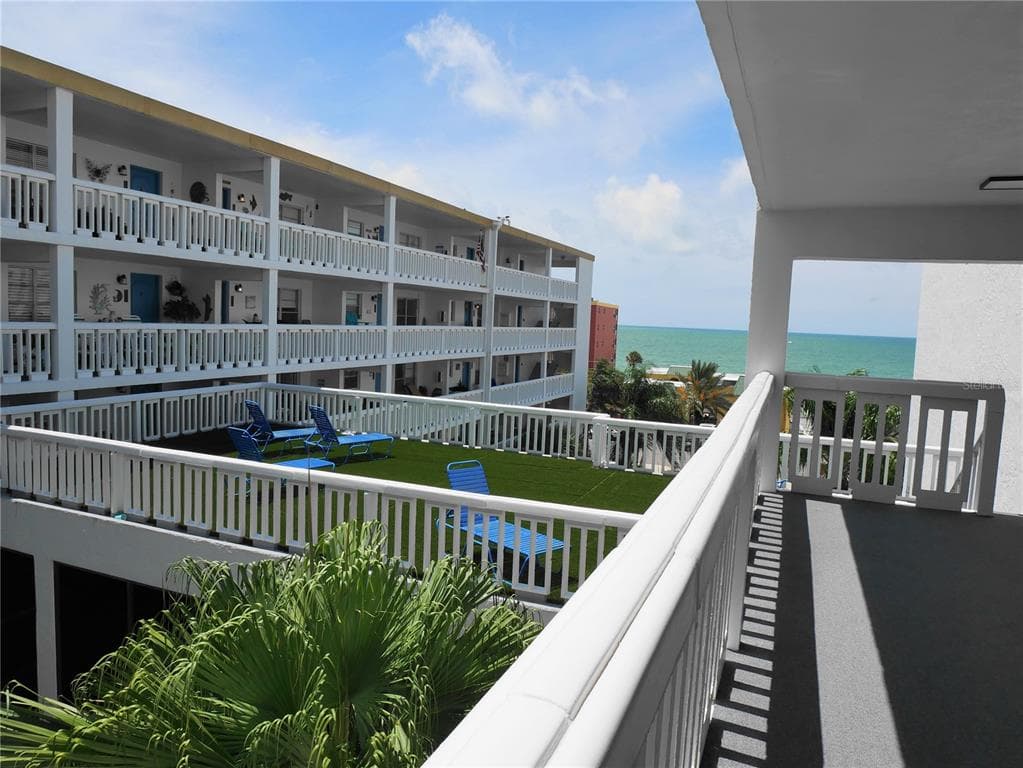 17117 GULF BOULEVARD UNIT 527 NORTH REDINGTON BEACH, FL 33708