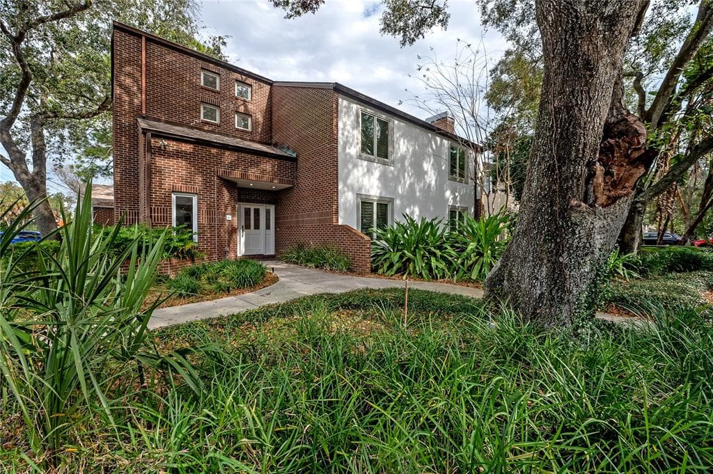 124 S LAUBER WAY TAMPA, FL 33609