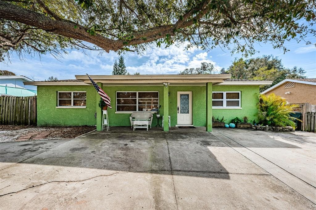 923 6TH AVENUE SW LARGO, FL 33770