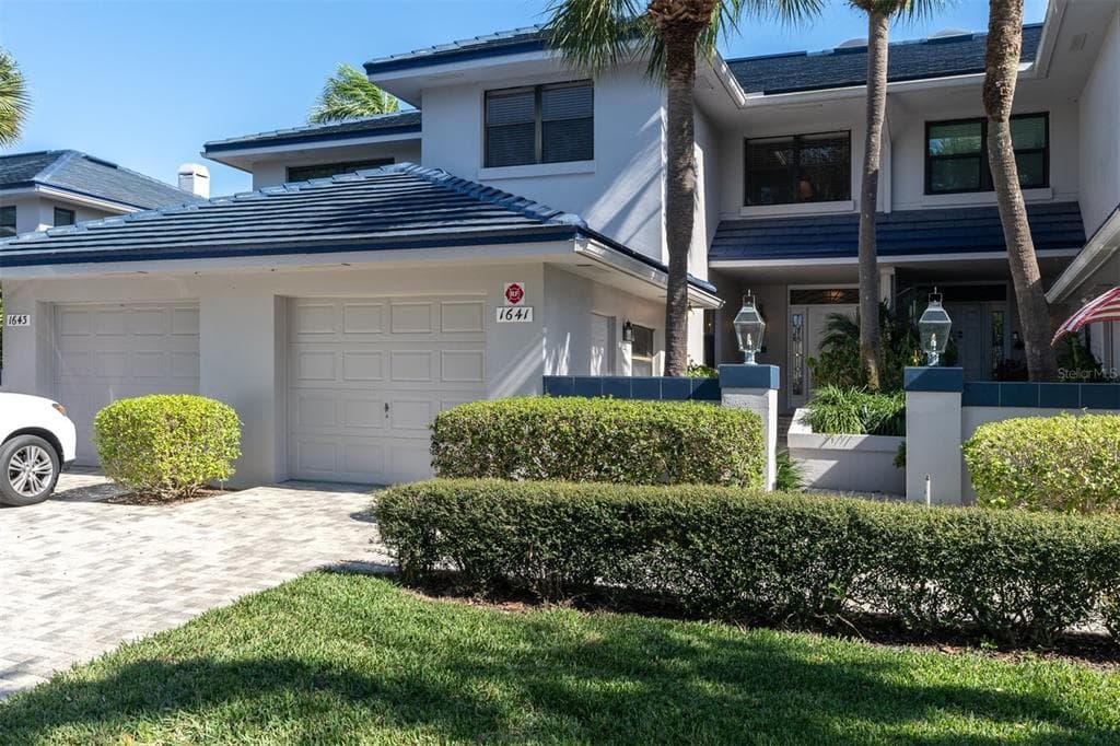 1641 WATERMARK CIRCLE NE ST PETERSBURG, FL 33702