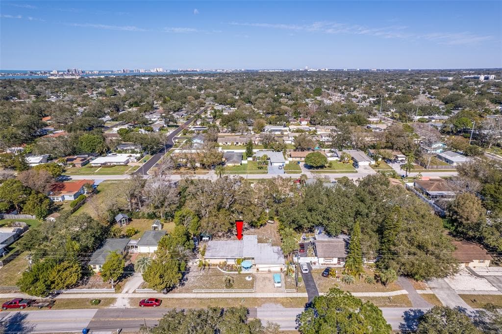 2543 DRYER AVENUE LARGO, FL 33770