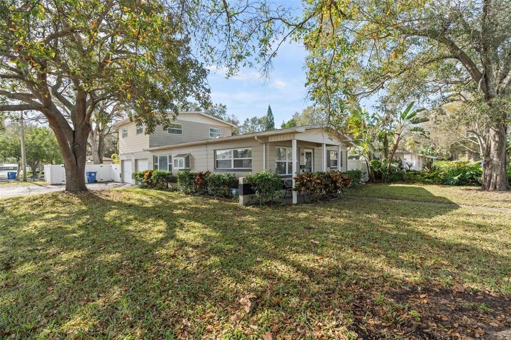 140 NW LINCOLN CIRCLE N ST PETERSBURG, FL 33702