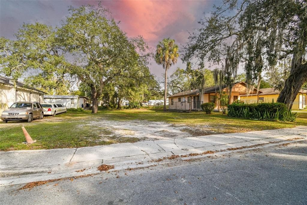 3204 E 33RD AVENUE TAMPA, FL 33610