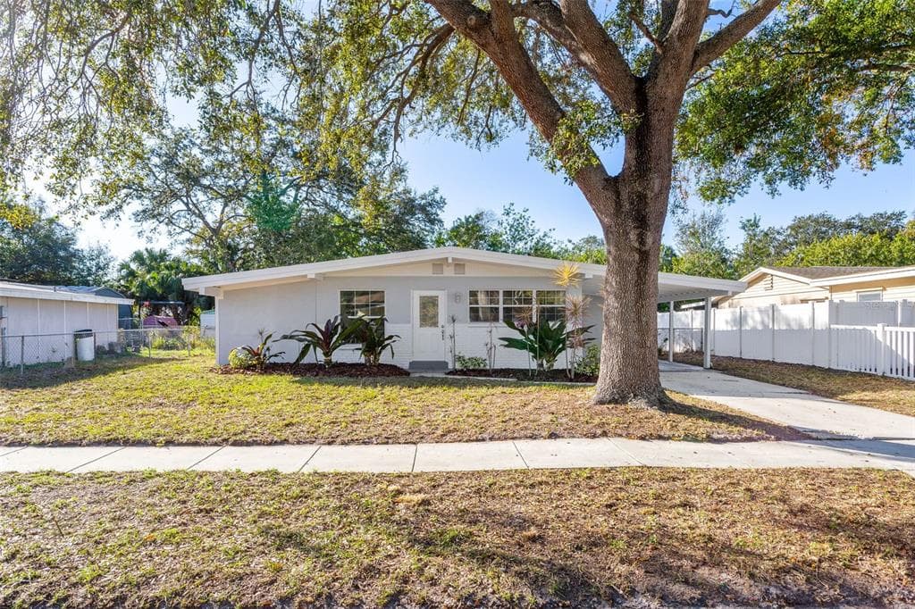 4424 W VARN AVENUE TAMPA, FL 33616