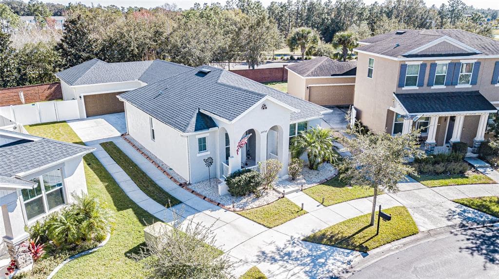 32752 COLDWATER CREEK LOOP WESLEY CHAPEL, FL 33545