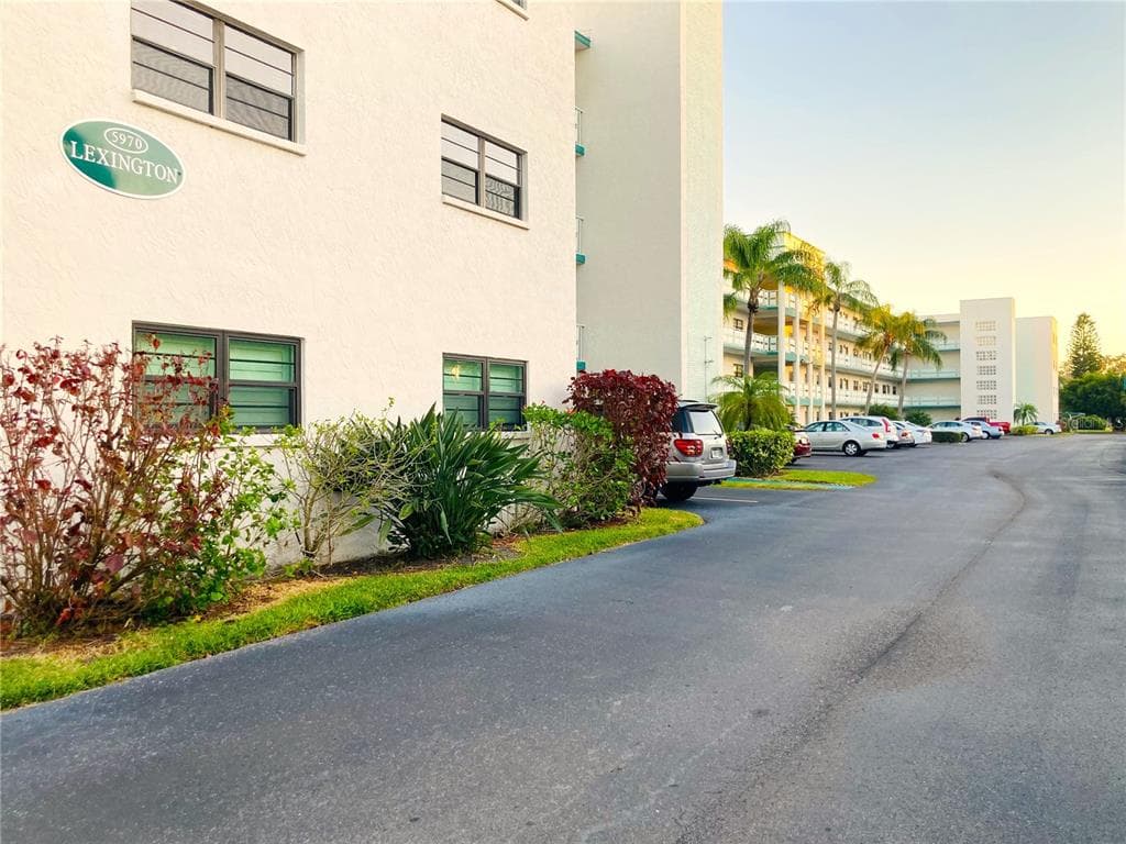 5970 80TH STREET N UNIT 402 ST PETERSBURG, FL 33709