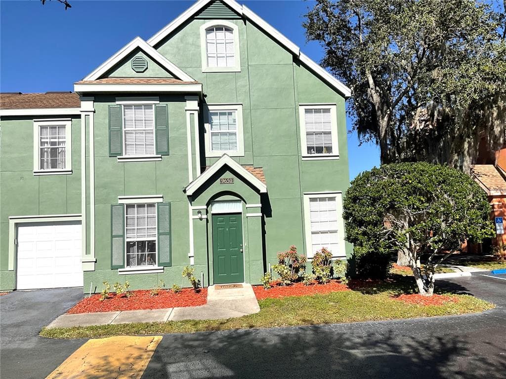 9650 LAKE CHASE ISLAND WAY UNIT 9650 TAMPA, FL 33626