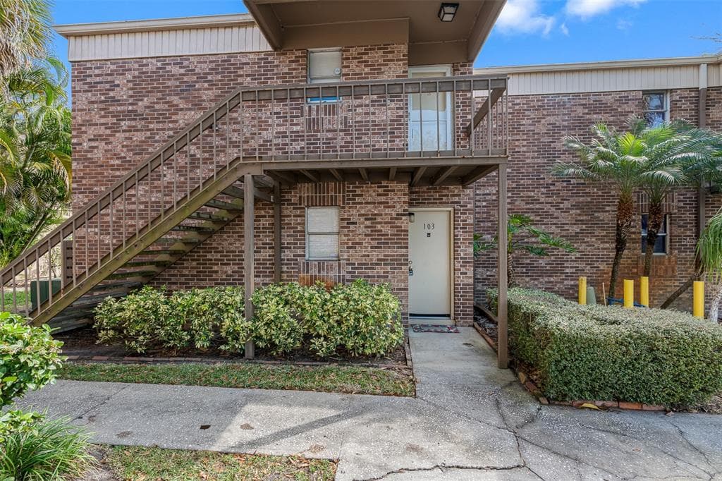10423 CARROLLBROOK CIRCLE UNIT 103 TAMPA, FL 33618