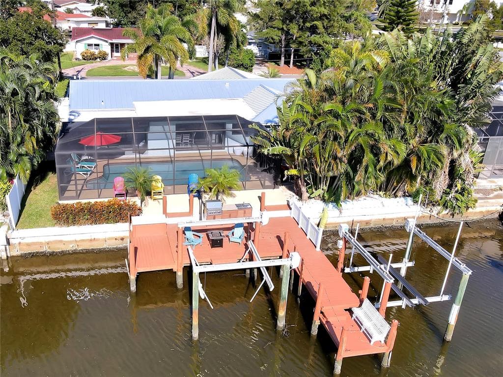 3798 ANGLERS LANE LARGO, FL 33774