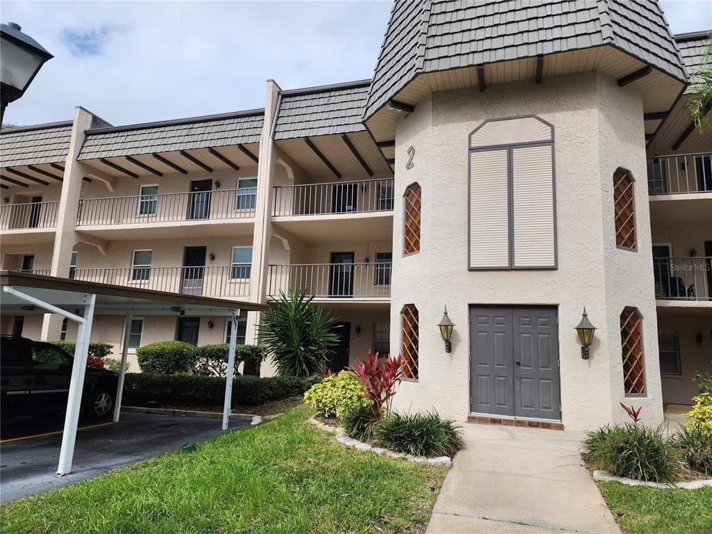 209 CORDOVA GREEN LARGO, FL 33777