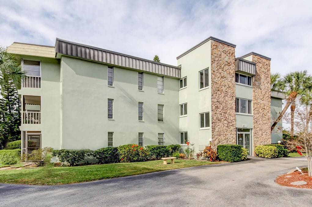 4925 38TH WAY S UNIT A-118 ST PETERSBURG, FL 33711