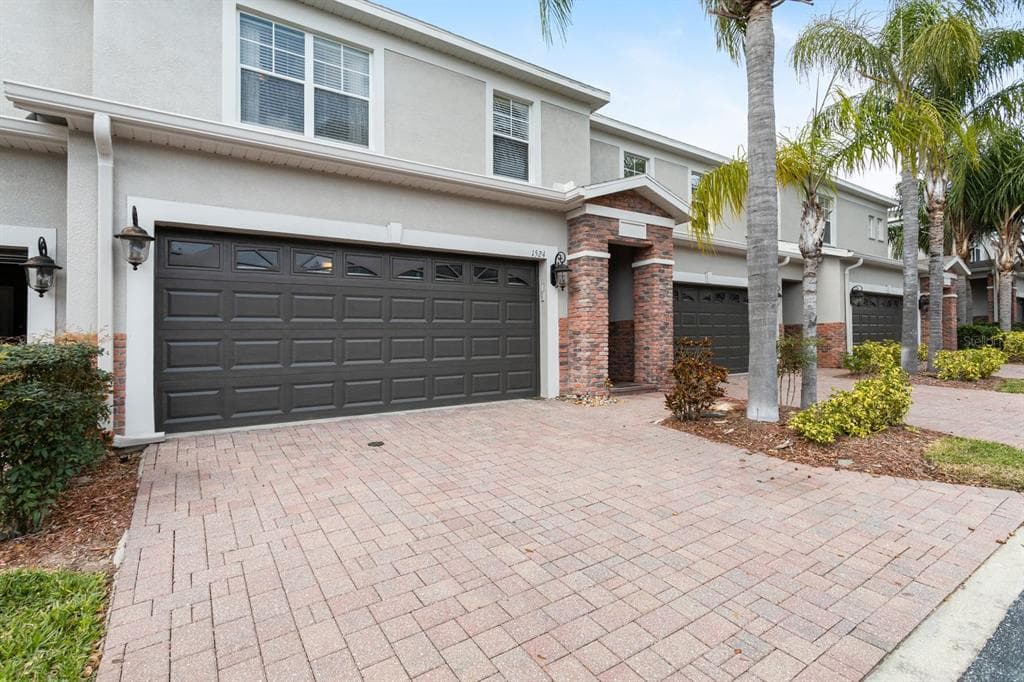 1524 HILLVIEW LANE TARPON SPRINGS, FL 34689