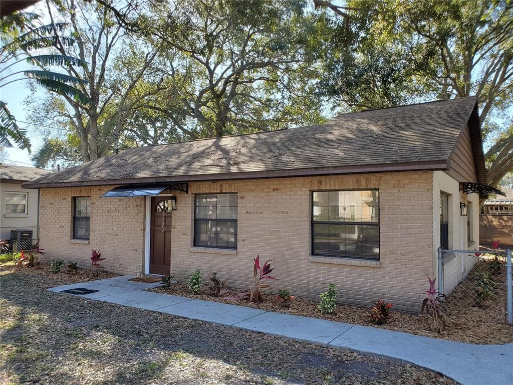 3320 W WYOMING AVENUE TAMPA, FL 33611