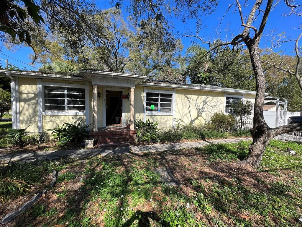 6901 N BREVARD AVENUE TAMPA, FL 33604
