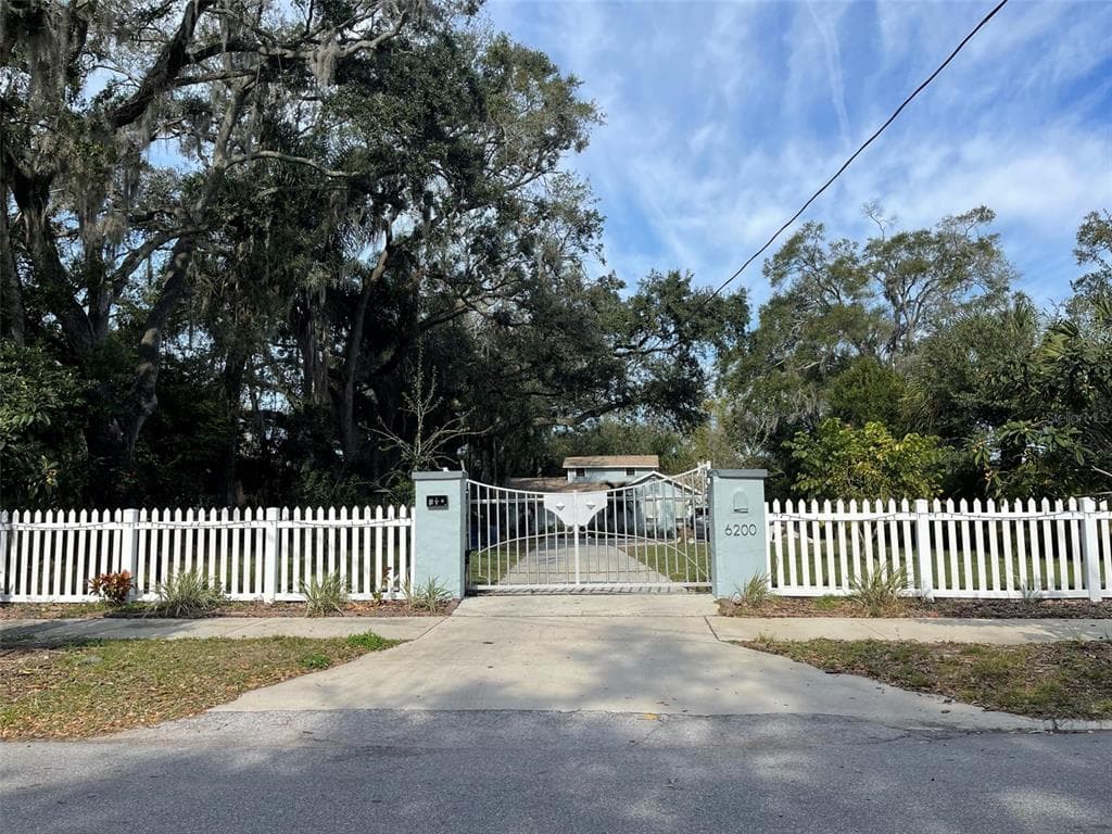 6200 RIVER TERRACE UNIT detached apartment TAMPA, FL 33604