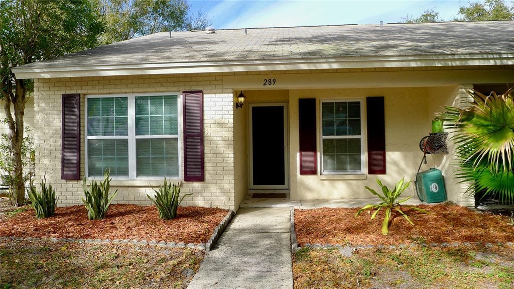 289 KENT PLACE SAFETY HARBOR, FL 34695