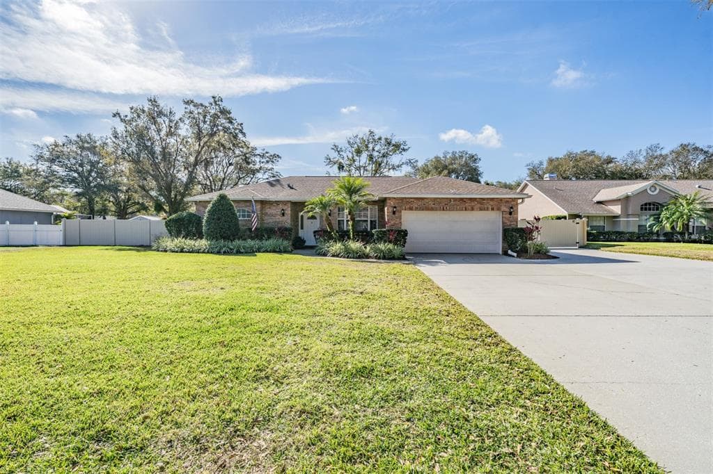 405 LOCH DEVON DRIVE LUTZ, FL 33548