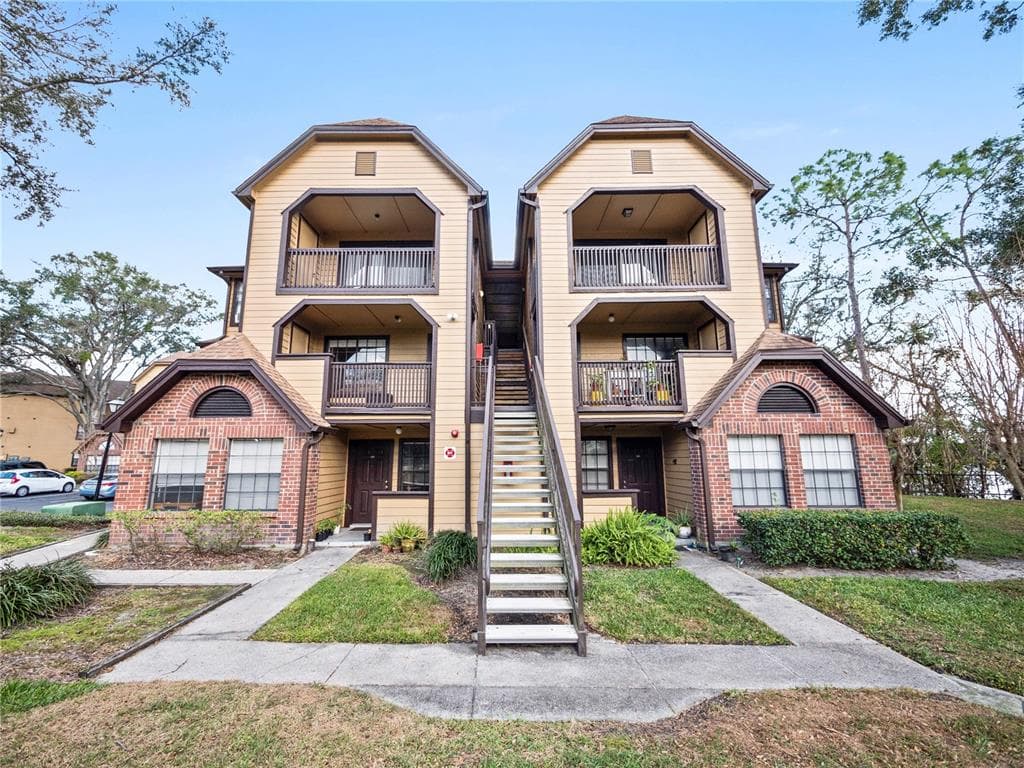 380 LAKE ONTARIO COURT UNIT 201 ALTAMONTE SPRINGS, FL 32701